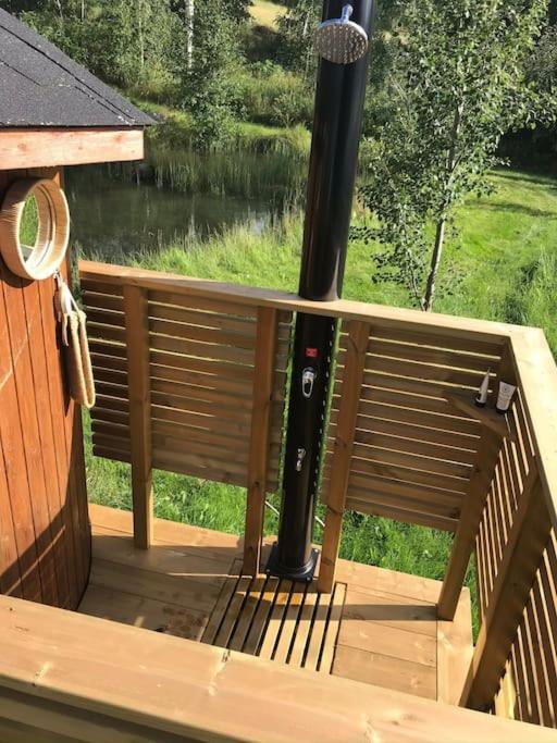 Mysig Stuga Med Sjoetomt, Naera Jaervsoebacken Eksteriør billede
