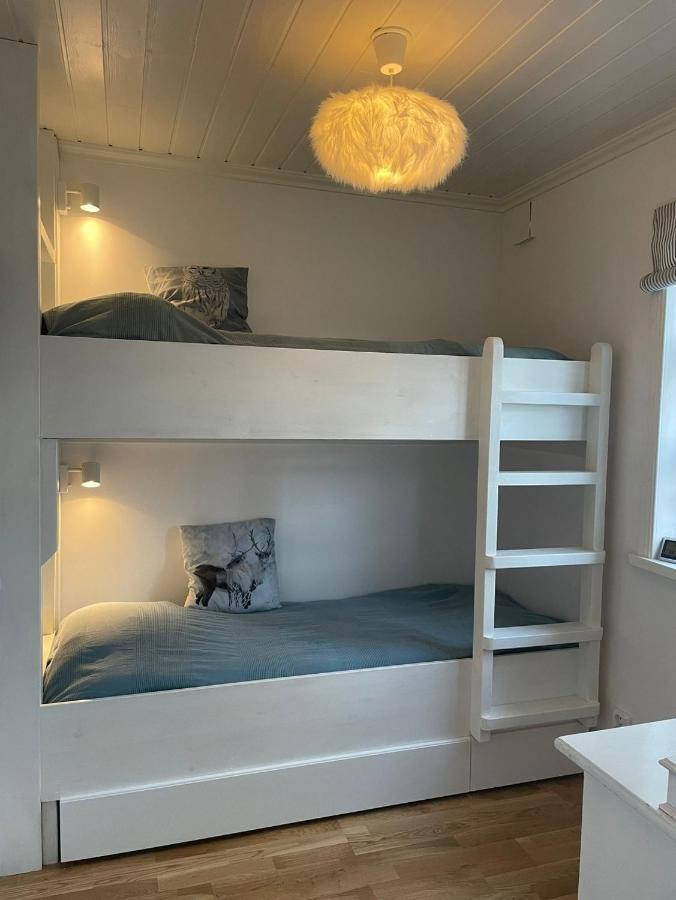 Mysig Stuga Med Sjoetomt, Naera Jaervsoebacken Eksteriør billede